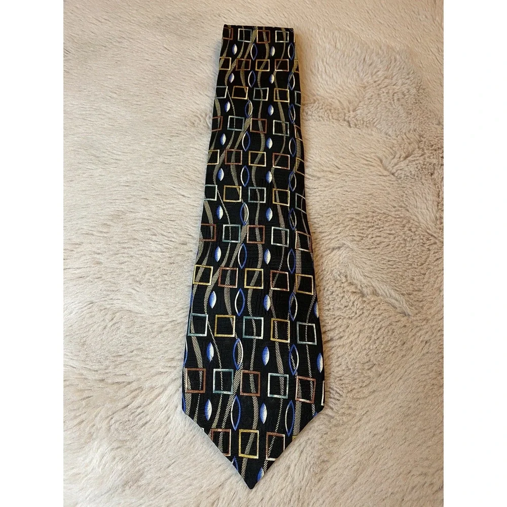 GUY LAROUCHE - DIFFUSION - GEOMETRIC- VINTAGE - CANADA MADE- ALL SILK NECK TIE!